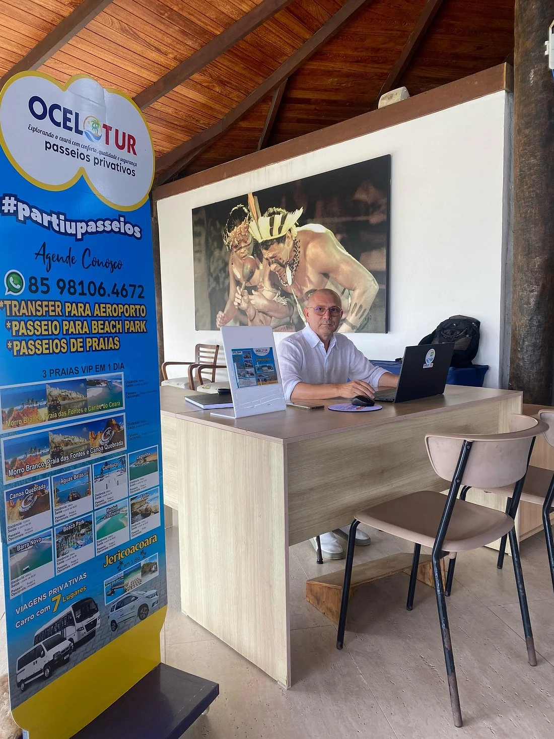 Atendimento da OCELOTUR em seu ponto de receptivo turístico